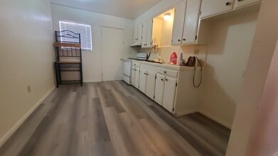 309 W Barioni Blvd, Unit C in Imperial, CA - Building Photo - Building Photo