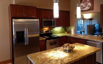 8870 Villa La Jolla Dr in San Diego, CA - Building Photo - Building Photo