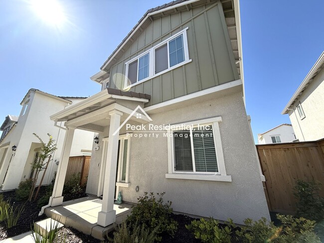 7041 Santa Venetia Pl in Roseville, CA - Building Photo - Building Photo