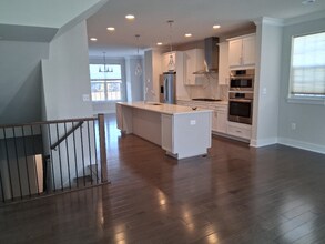 5158 Ridgeview Retreat Dr in Chantilly, VA - Foto de edificio - Building Photo