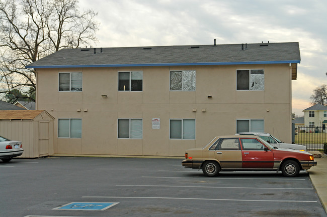 900-906 Akard Ave in Redding, CA - Building Photo - Building Photo