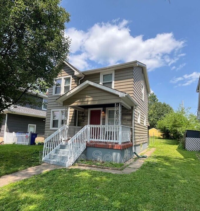 2556 Freeman Ave in Hamilton, OH - Building Photo
