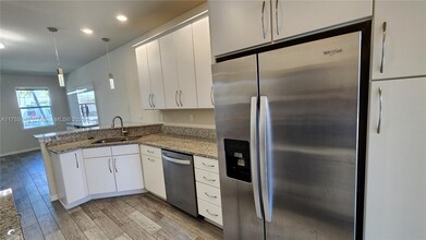 4920 Eucalyptus Dr in Hollywood, FL - Building Photo - Building Photo