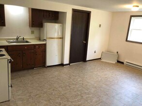 6 Elm St-Unit -apt 5 in Northfield, NH - Foto de edificio - Building Photo