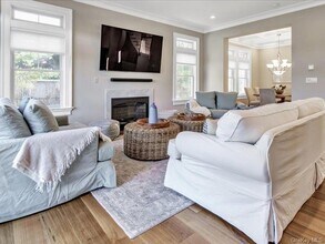 17 Adam Ln in Westhampton Beach, NY - Building Photo - Building Photo