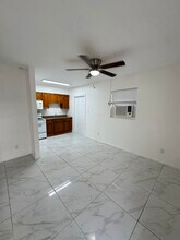 802 S L St, Unit A in Lake Worth Beach, FL - Building Photo - Building Photo
