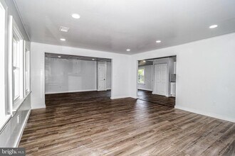 12 Indigo Rd in Levittown, PA - Building Photo - Building Photo