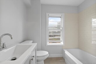 816 Pacific St in Stamford, CT - Building Photo - Building Photo