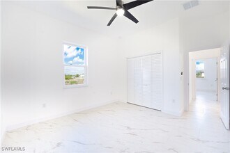 2561 Sunniland Blvd in Lehigh Acres, FL - Foto de edificio - Building Photo
