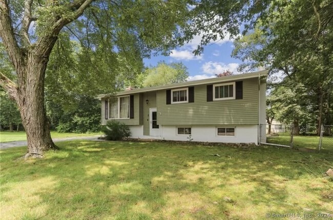 8 Powder Horn Ln in Ledyard, CT - Building Photo - Building Photo