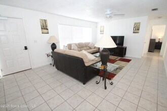 1040 Hosbine St SE in Palm Bay, FL - Building Photo - Building Photo