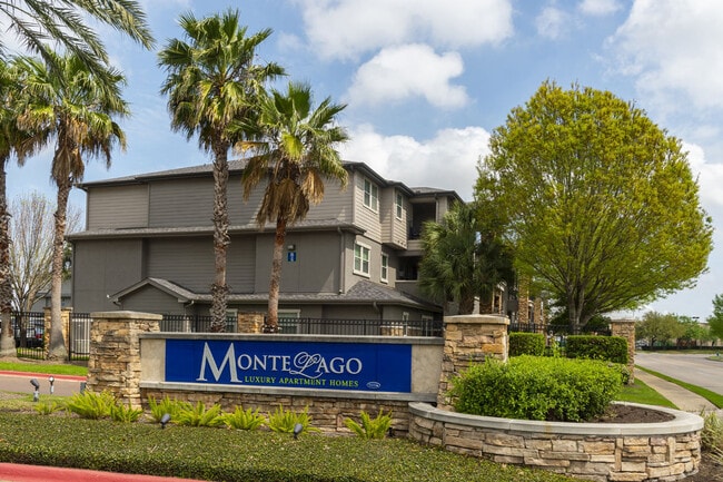 Montelago in Houston, TX - Foto de edificio - Building Photo