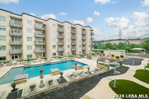17902 La Cantera Pkwy in San Antonio, TX - Building Photo