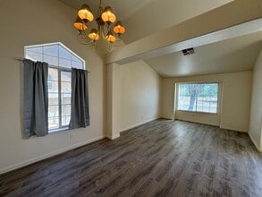 1915 Place Rd in Los Banos, CA - Building Photo - Building Photo