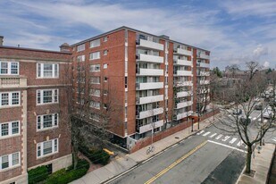 33 Concord Ave in Cambridge, MA - Building Photo