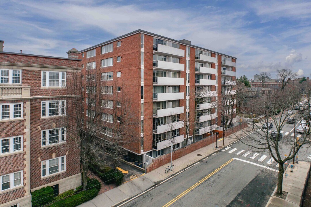 33 Concord Ave in Cambridge, MA - Foto de edificio