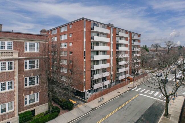 33 Concord Ave in Cambridge, MA - Building Photo - Primary Photo
