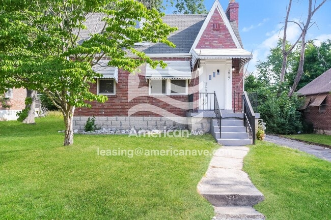 property at 1017 Lakeview Ave