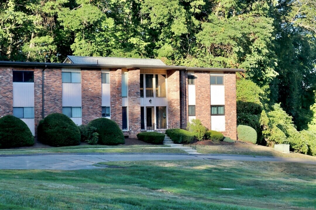 3 Murphys Ln in Shelton, CT - Building Photo