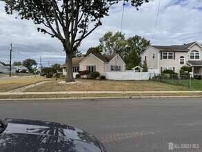 61 Runyon Ave in Edison, NJ - Building Photo - Building Photo
