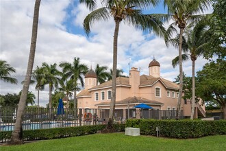 1002 Belmont Ln in North Lauderdale, FL - Building Photo - Building Photo