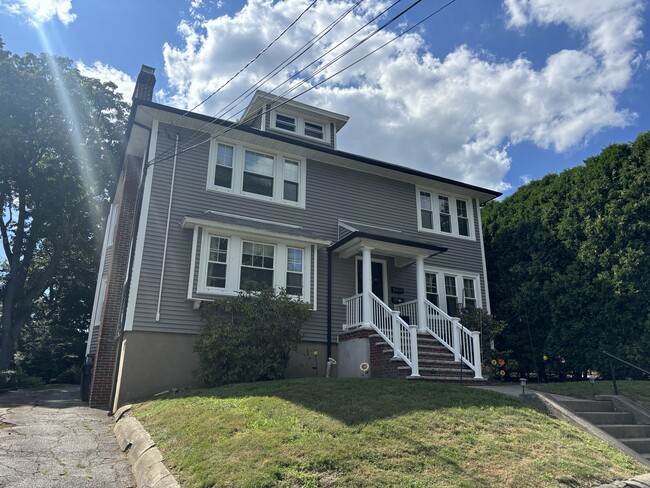 18 Adams Ave, Unit 2 in Watertown, MA - Building Photo - Building Photo