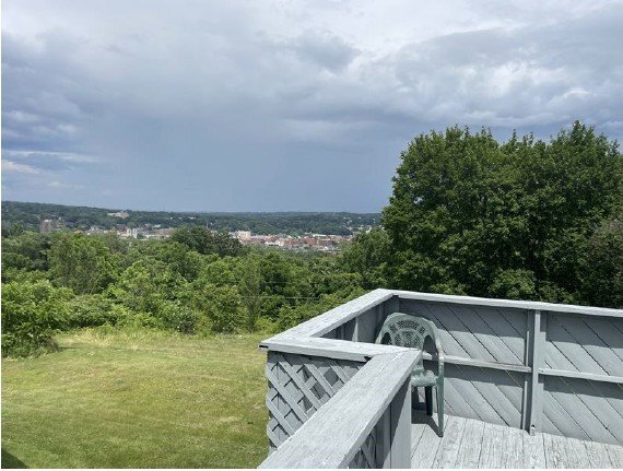 8 Spring St, Unit Apt 2 in New Castle, PA - Foto de edificio - Building Photo