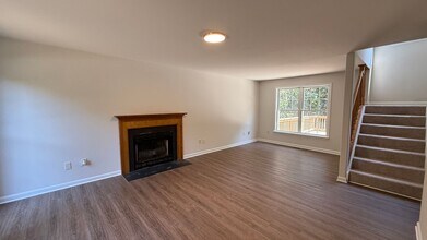 2002 Meadow Dr in Fredericksburg, VA - Building Photo - Building Photo