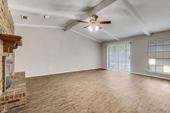 1910 Aspen Dr in Lewisville, TX - Building Photo - Building Photo