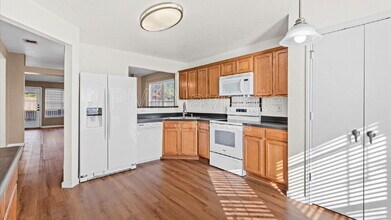 7215 Falcon Trail in San Antonio, TX - Building Photo - Building Photo