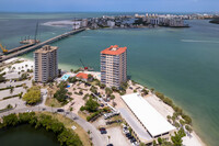 Island Beach Club in Bonita Springs, FL - Foto de edificio - Building Photo