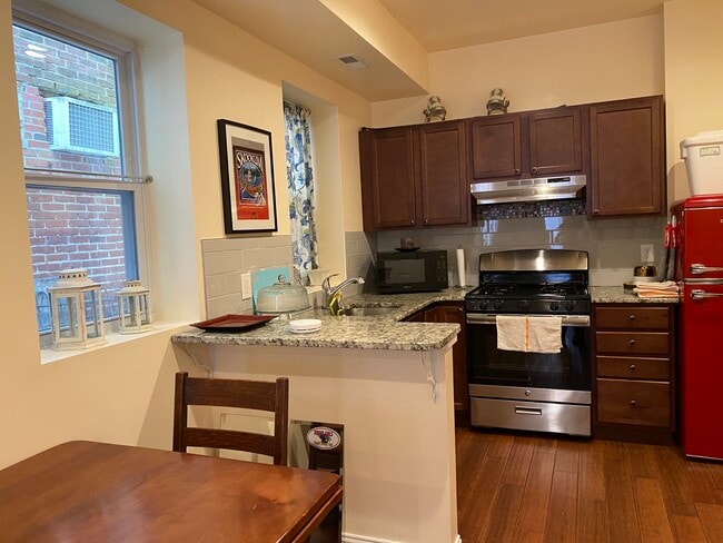 43 W Maplewood Mall, Unit 1