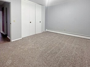 2843 S Burdick St in Kalamazoo, MI - Foto de edificio - Building Photo