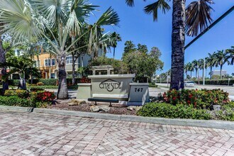 477 Pacific Grove Dr in West Palm Beach, FL - Building Photo - Building Photo