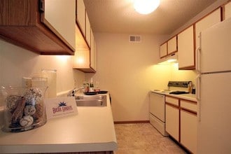 Bristol Gardens in Decatur, IL - Building Photo - Interior Photo