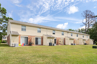 Brynn Marr Village in Jacksonville, NC - Building Photo - Building Photo