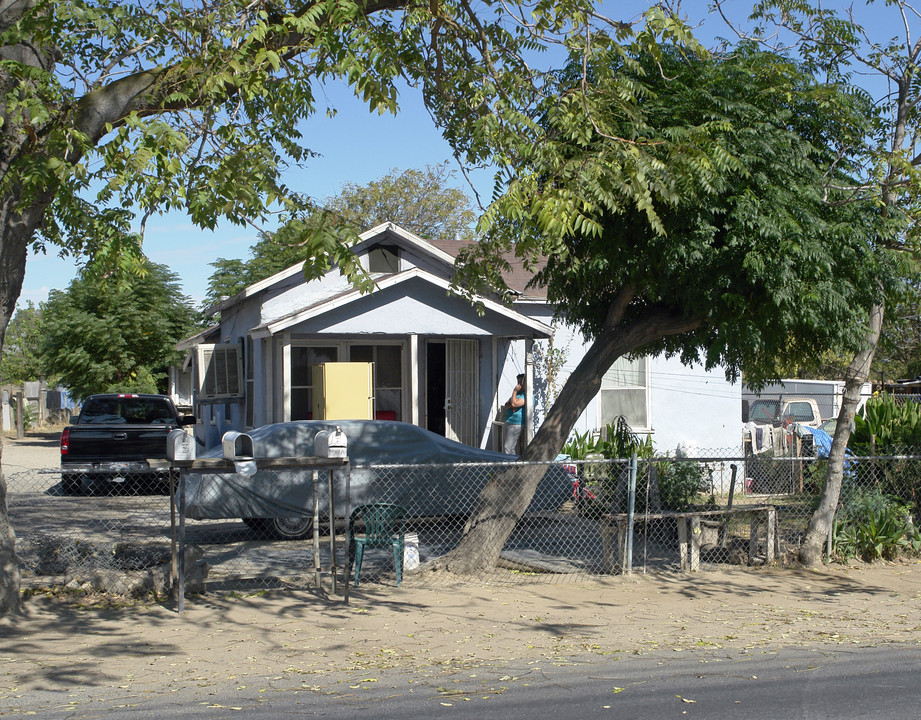 131 E Church Ave in Fresno, CA - Building Photo