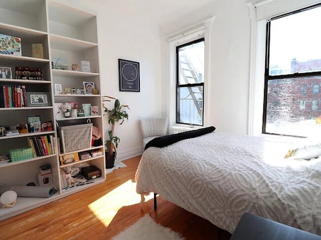 349 W Broadway in New York, NY - Building Photo - Building Photo