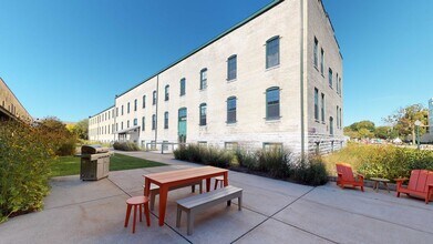 Tobacco Lofts at the Yards in Madison, WI - Foto de edificio - Building Photo