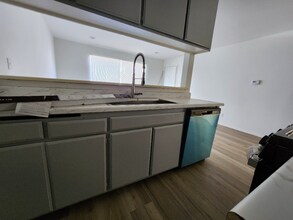 14743 Sylvan St in Los Angeles, CA - Building Photo - Building Photo