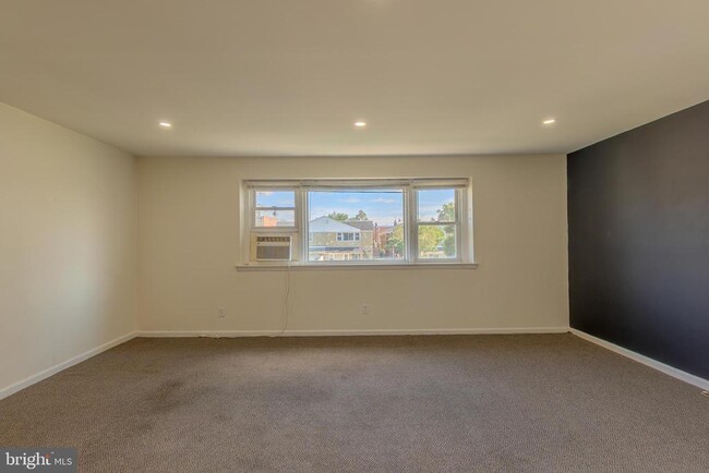 8124 Langdon St in Philadelphia, PA - Building Photo - Building Photo