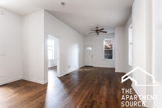 727 N Hoyne Ave, Unit 1r in Chicago, IL - Building Photo - Building Photo
