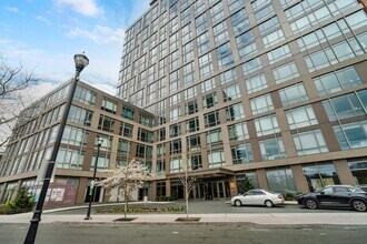 75 Park Ln S in Jersey City, NJ - Building Photo - Building Photo