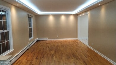 822 Pompton Ave in Cedar Grove, NJ - Building Photo - Building Photo