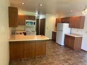 4632-4634 Ridge Ct in Manitowoc, WI - Building Photo - Building Photo