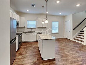 94 Shelby Ct in Dallas, GA - Foto de edificio - Building Photo