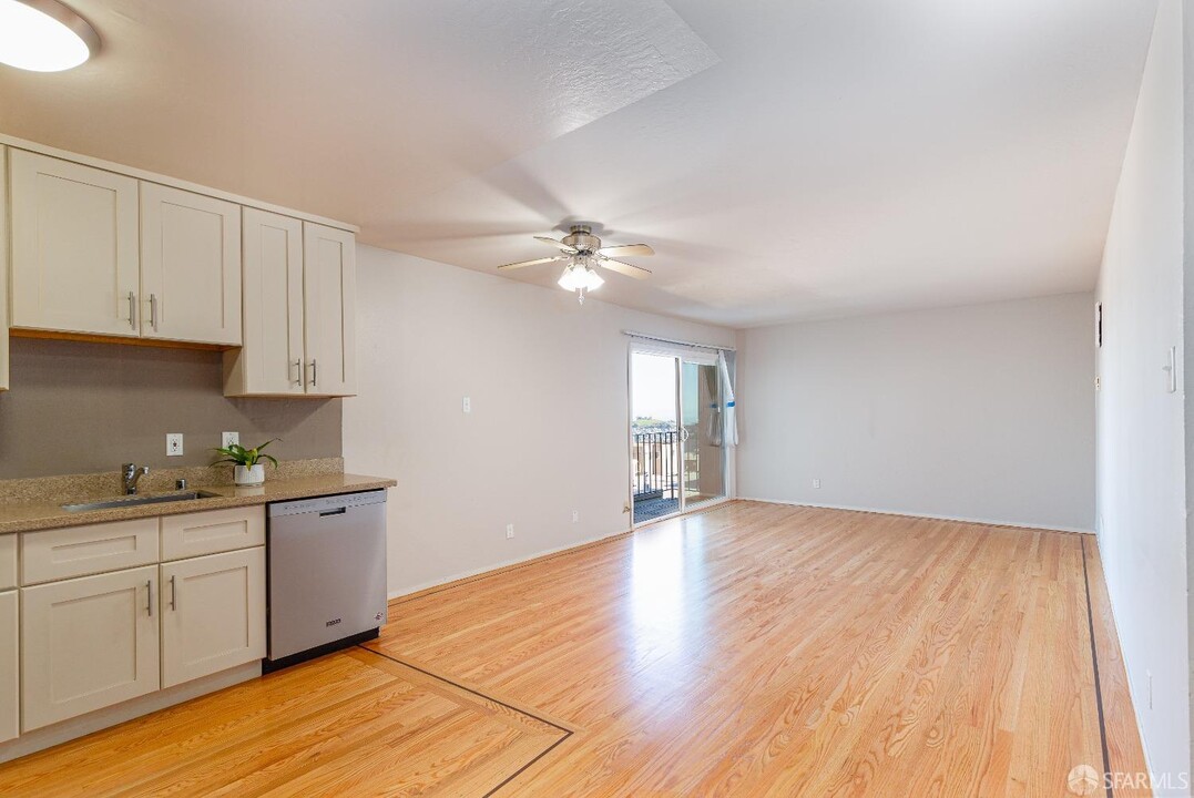 646 Corbett Ave in San Francisco, CA - Building Photo
