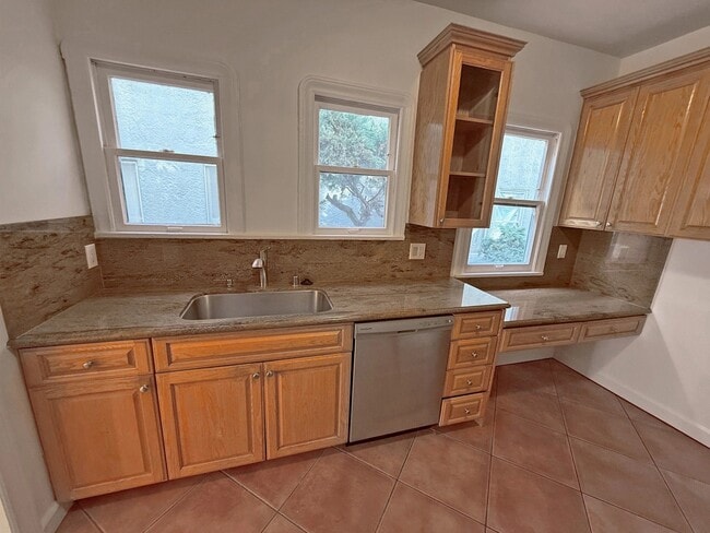 339 N Orange Dr in Los Angeles, CA - Building Photo - Building Photo