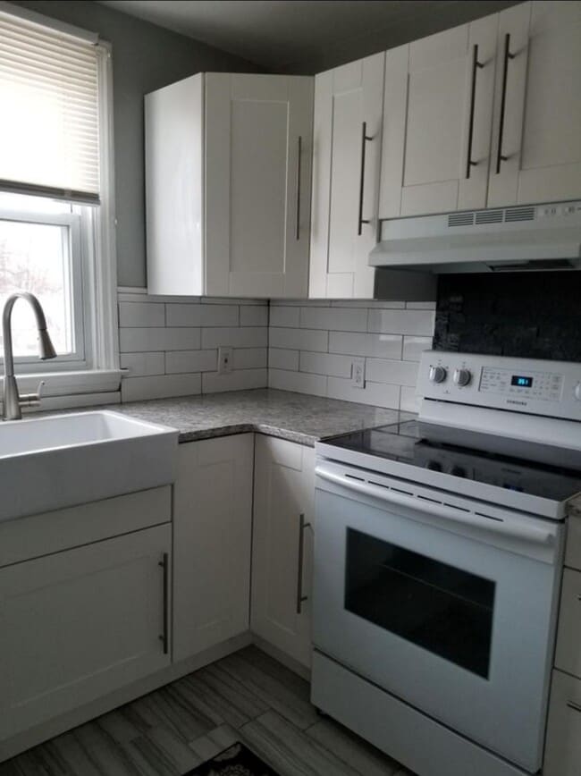 876 Windermere Ave, Unit 2nd Floor