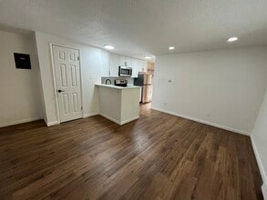 165 S Clarkson St, Unit 204 in Denver, CO - Foto de edificio - Building Photo